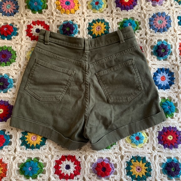 AA SHORTS 💚 - Picture 2 of 5